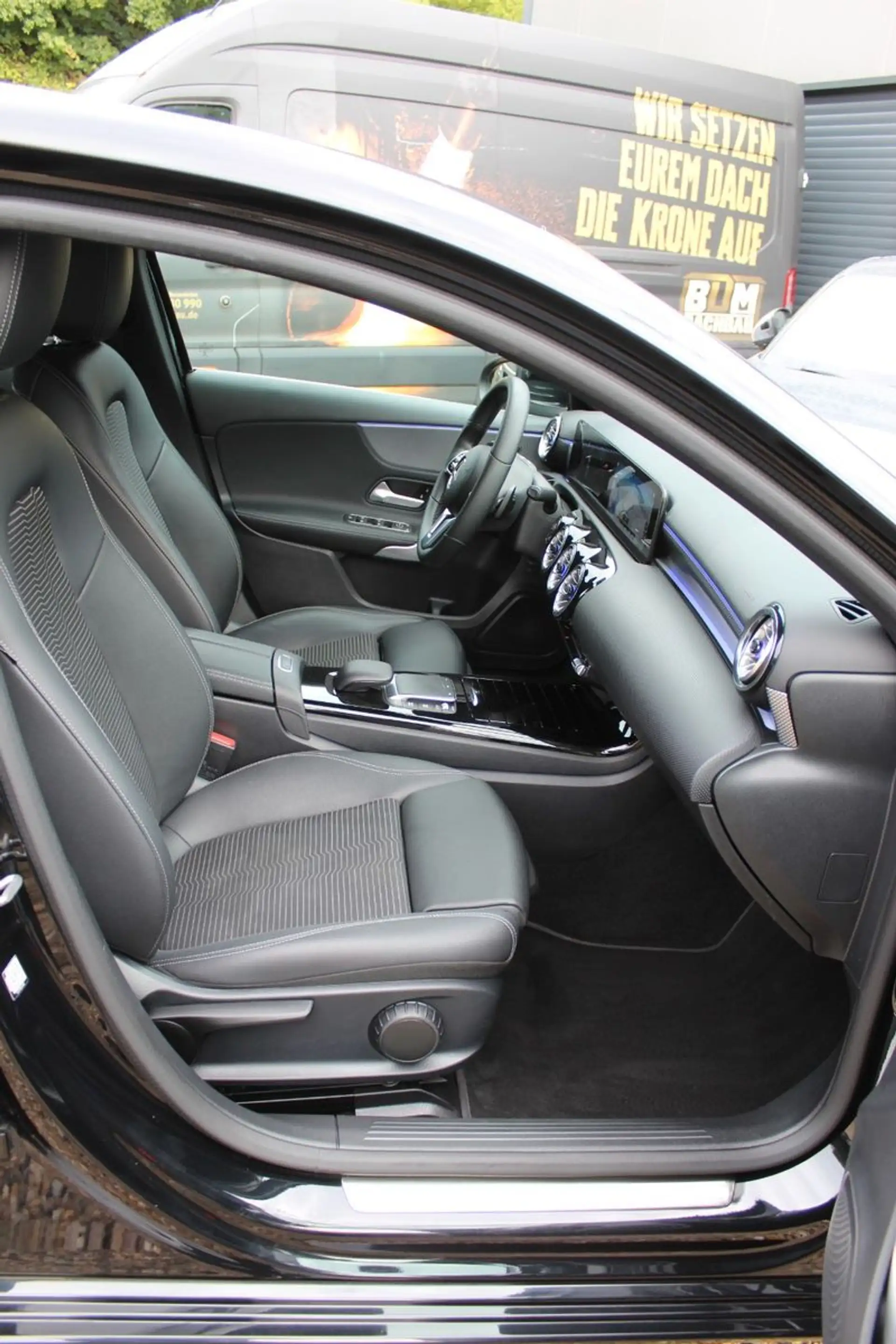 Mercedes-Benz A 180 d 9-G LEDER NAVI LED STANDHEIZUNG MBUX — photo 18