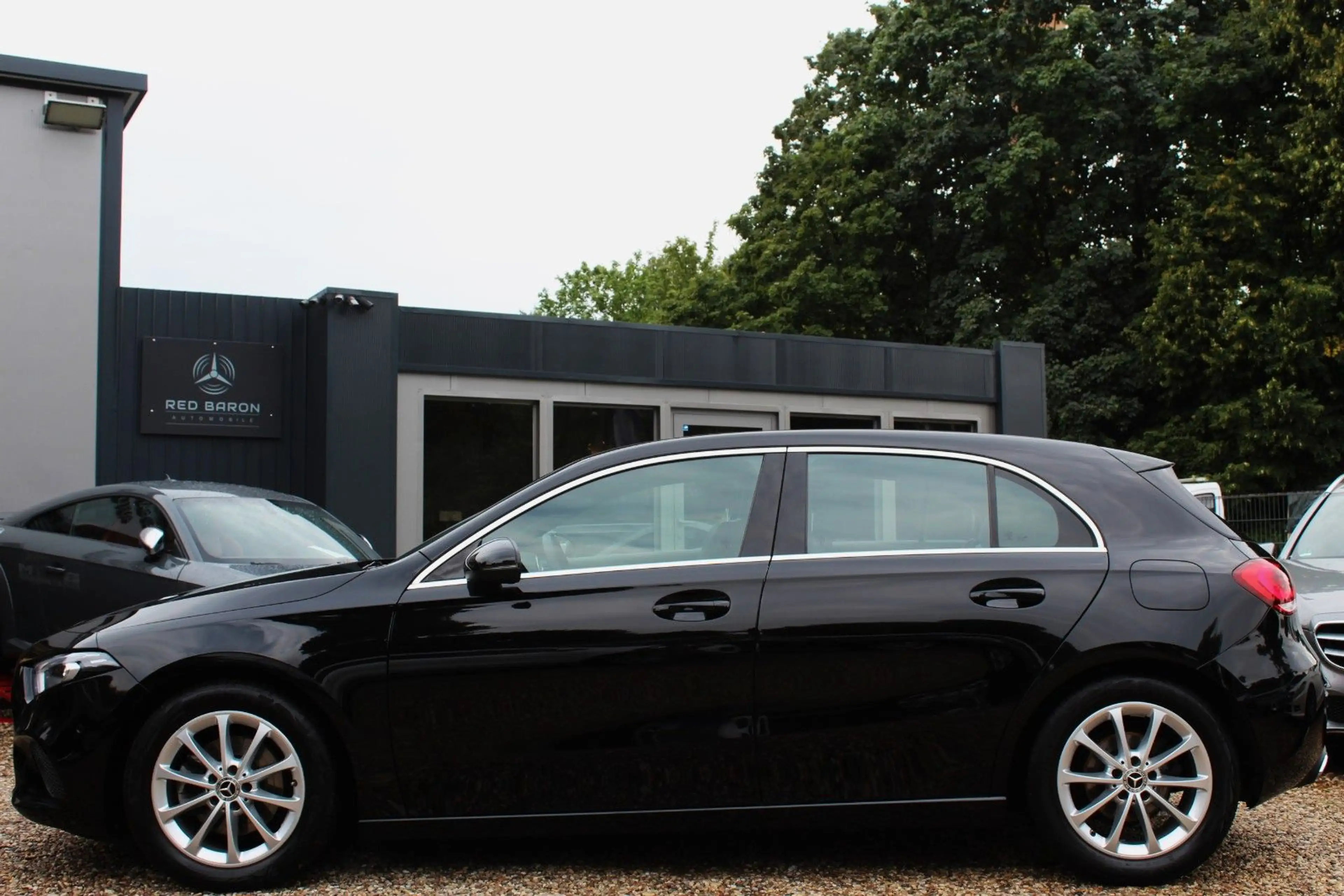 Mercedes-Benz A 180 d 9-G LEDER NAVI LED STANDHEIZUNG MBUX — photo 8