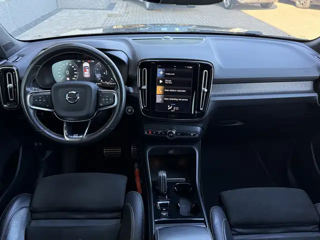 Volvo XC40 view 18
