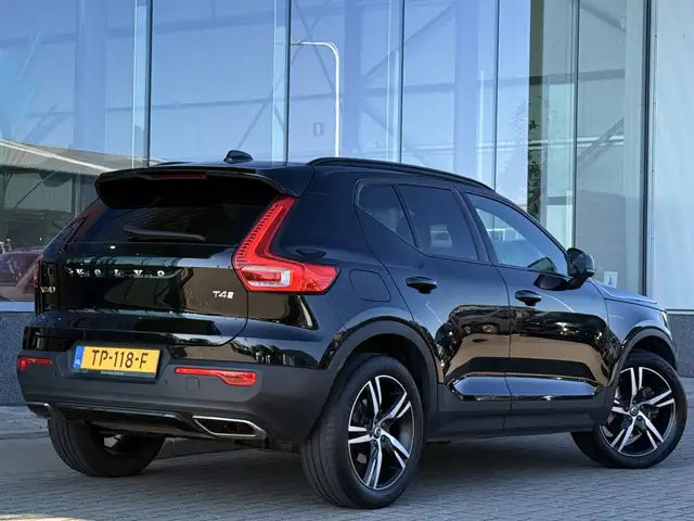 Volvo XC40 view 12