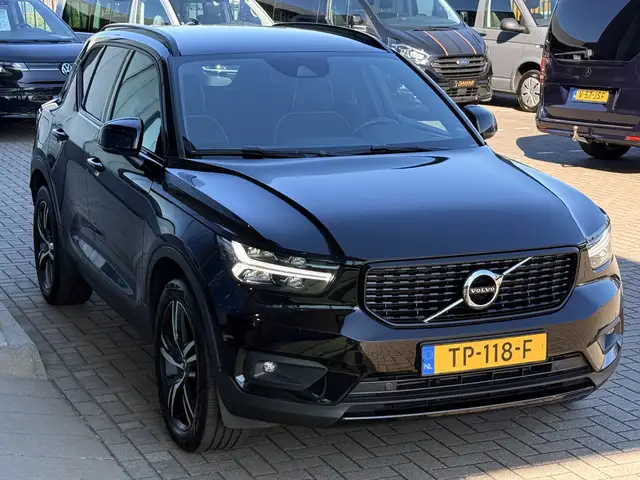 Volvo XC40 view 10