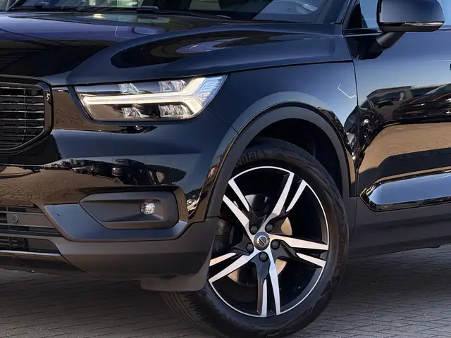 Volvo XC40 view 5