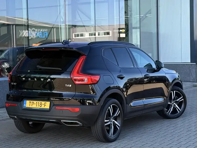 Volvo XC40 view 14