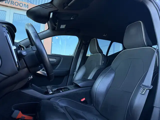 Volvo XC40 view 6