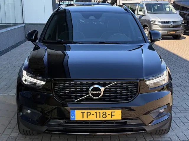 Volvo XC40 view 9