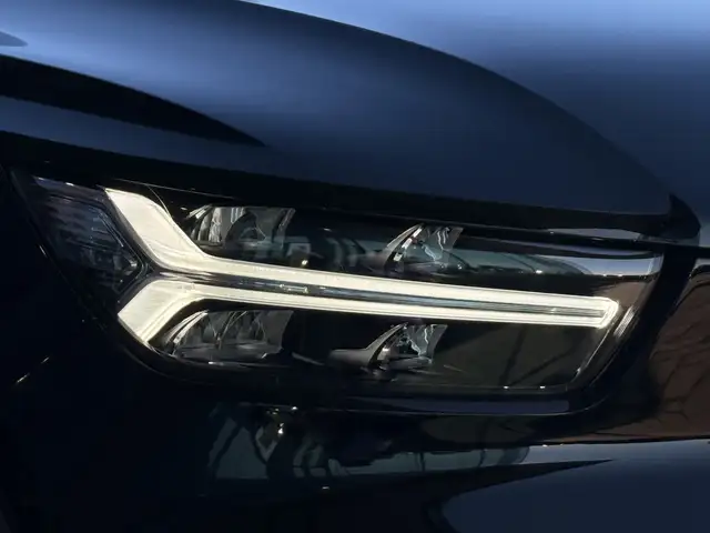Volvo XC40 view 11