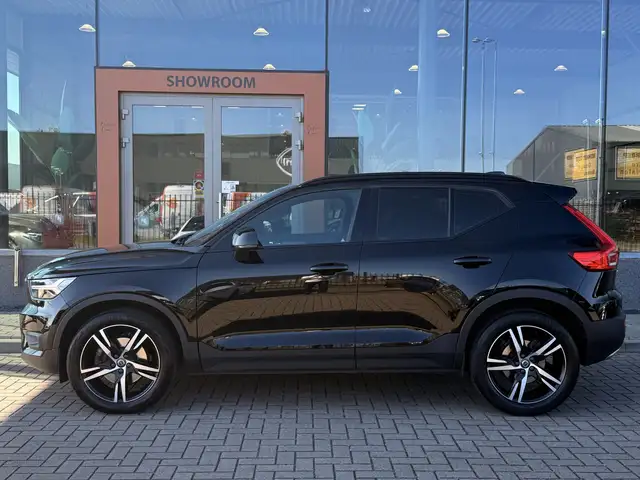 Volvo XC40 view 8