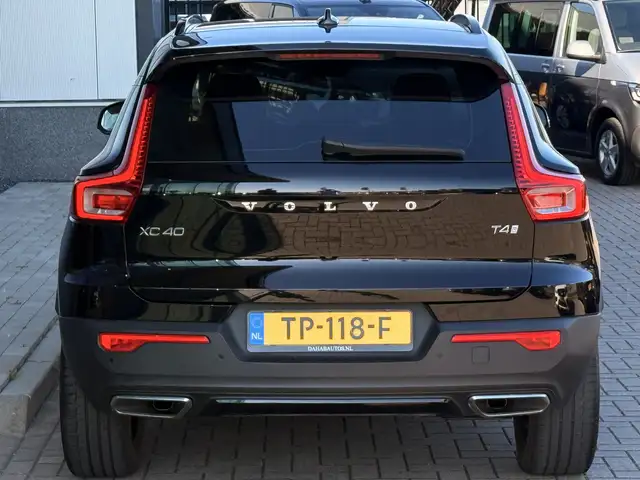 Volvo XC40 view 16
