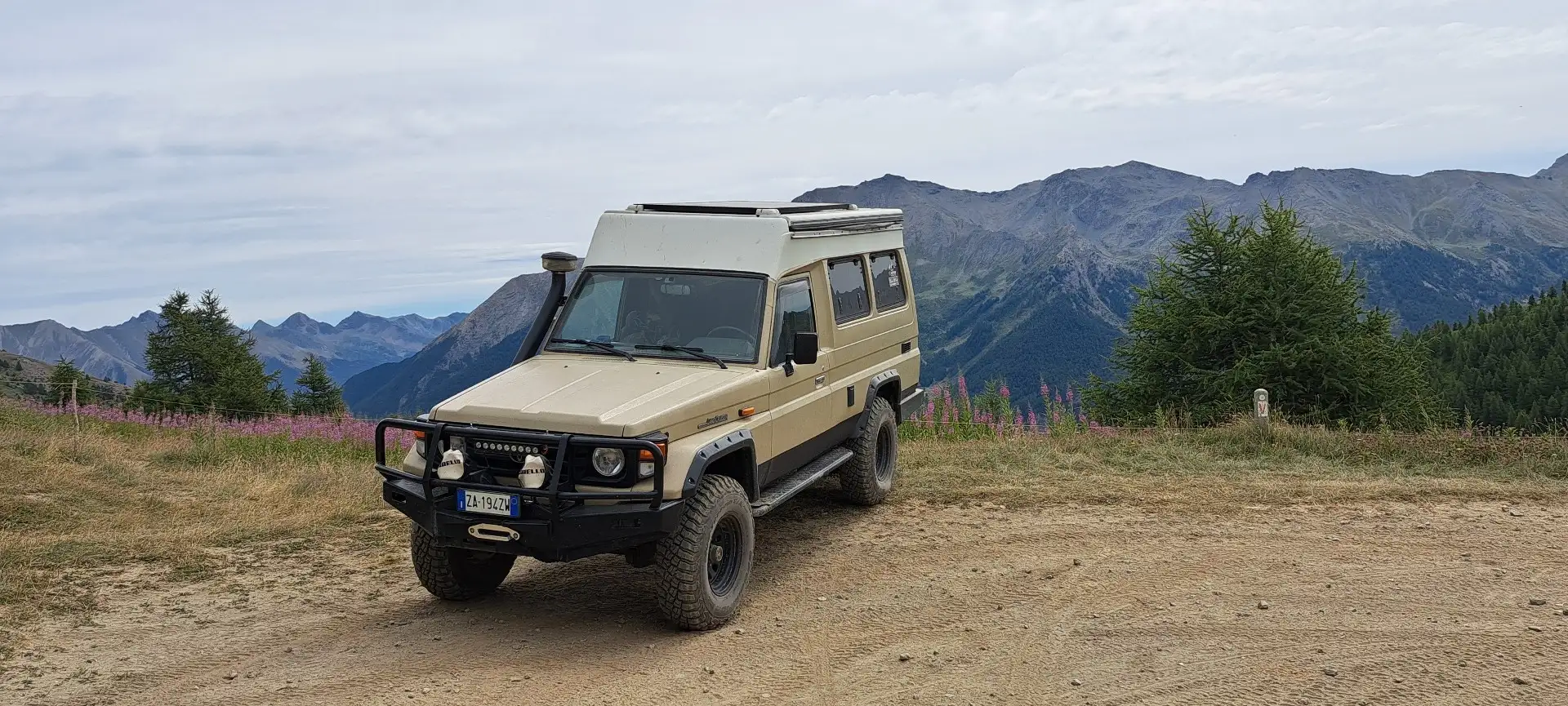 Toyota Land Cruiser hzj 78 hdj80 Beige - 1