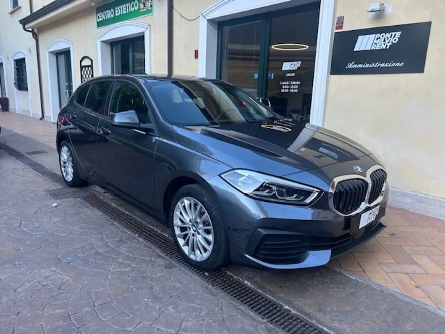 BMW 116 Serie 1 F40 116d Business Advantage auto Grigio - 1