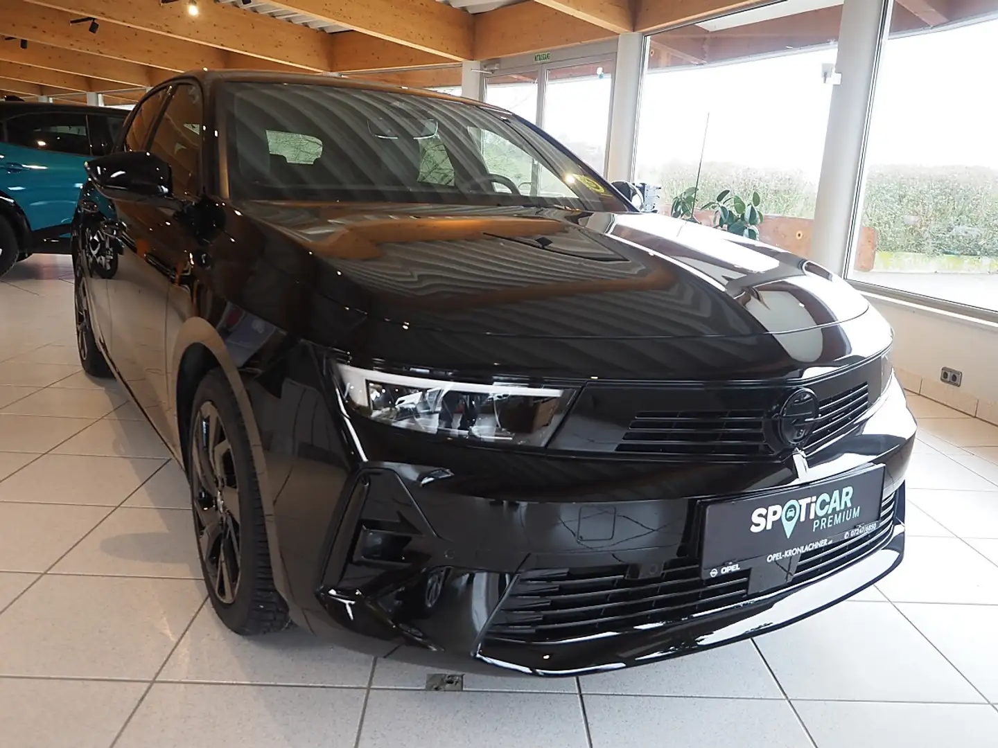 Opel Astra 1,2 Turbo GS Aut. Schwarz - 1