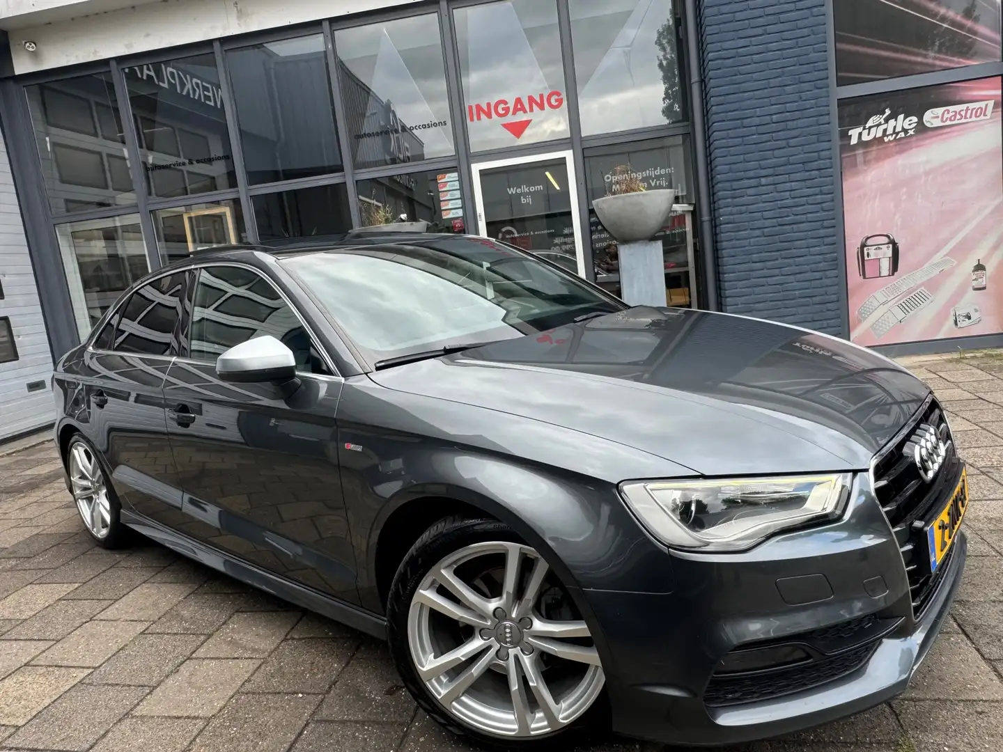 Audi A3 Limousine 1.4 TFSI CoD Ambition Pro Line S | Pano Grau - 2
