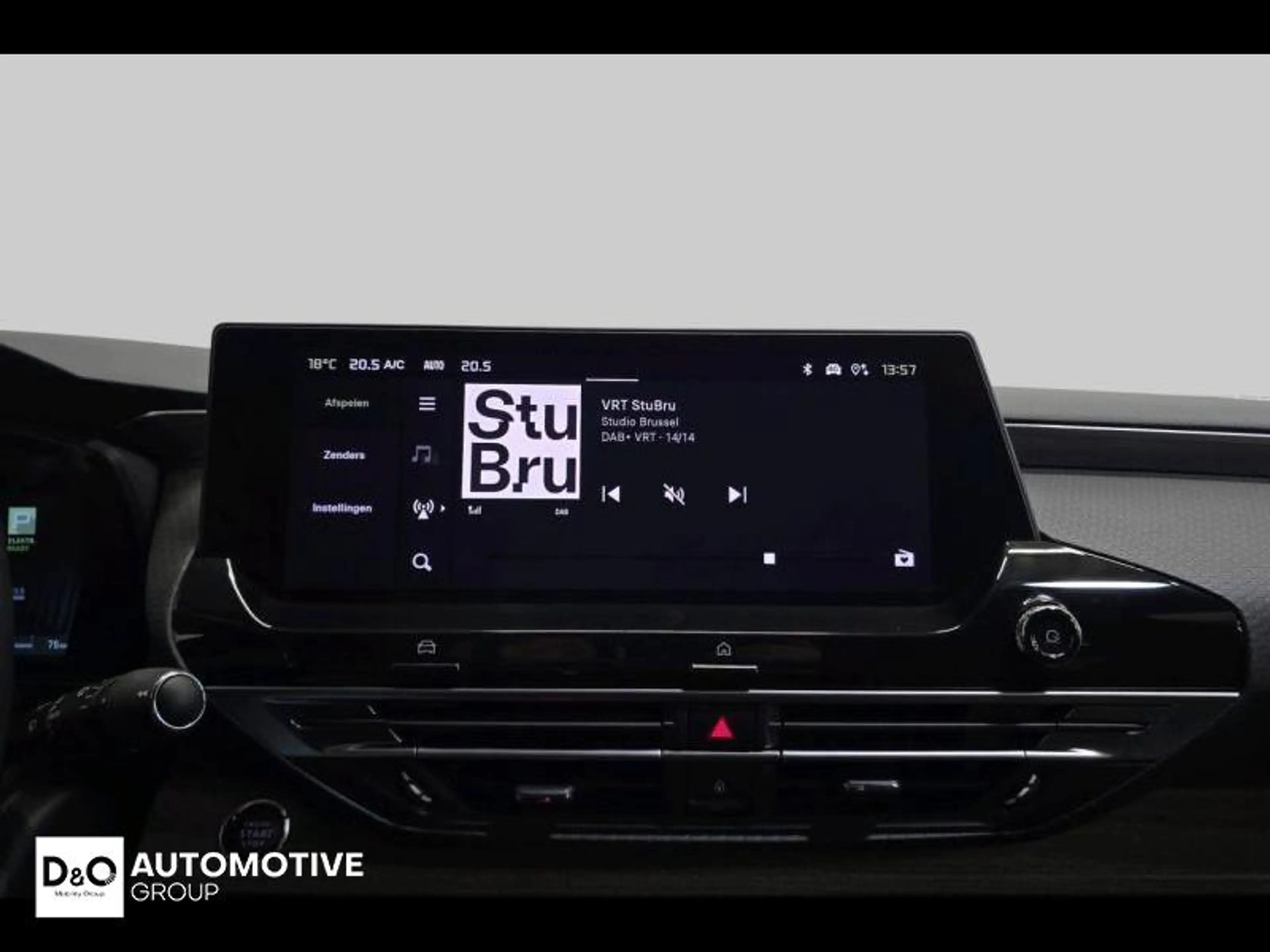 Citroen C5 X plus HYBRID camera gps — photo 14