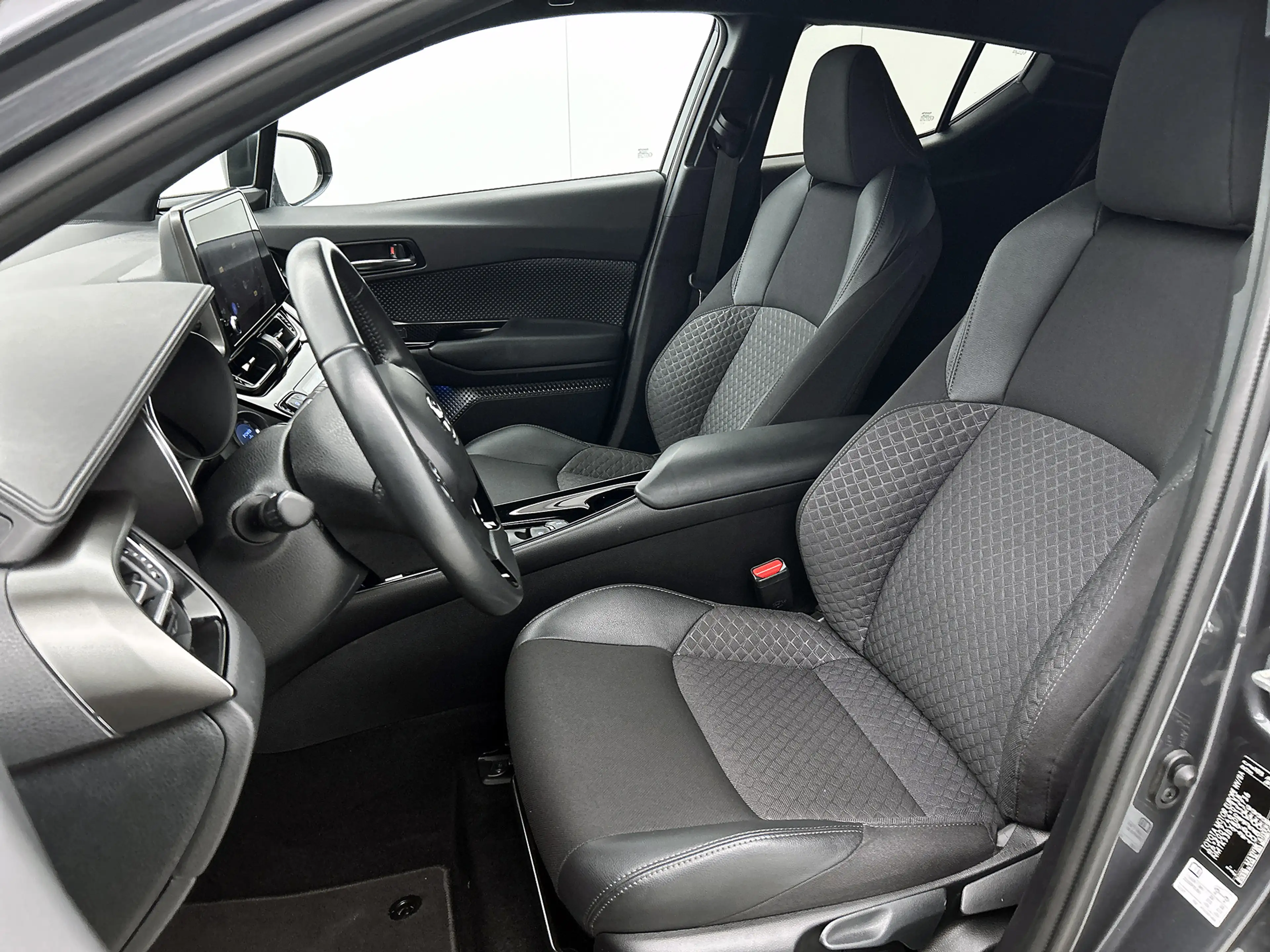 Toyota C-HR 2.0 Hybrid Dynamic — photo 15