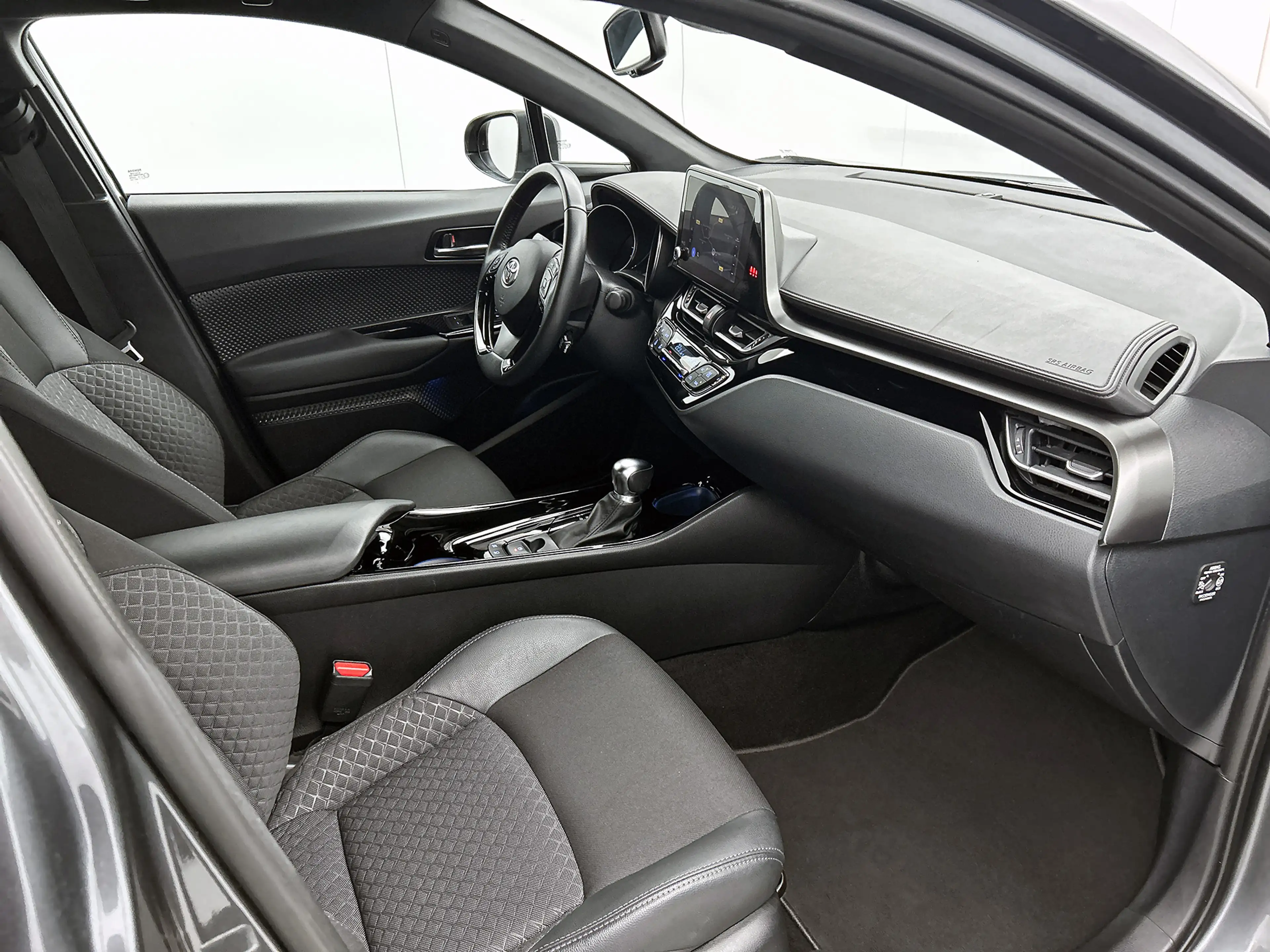 Toyota C-HR 2.0 Hybrid Dynamic — photo 6