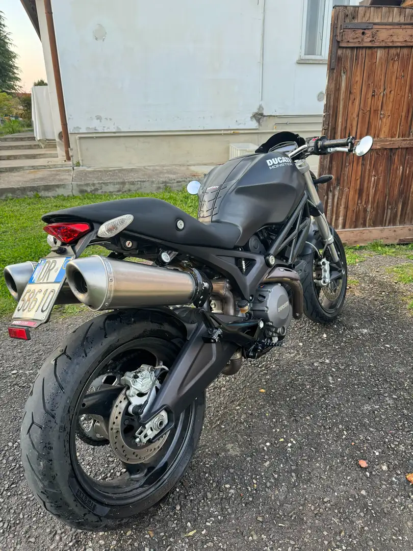Ducati Monster 696 plus Black - 1