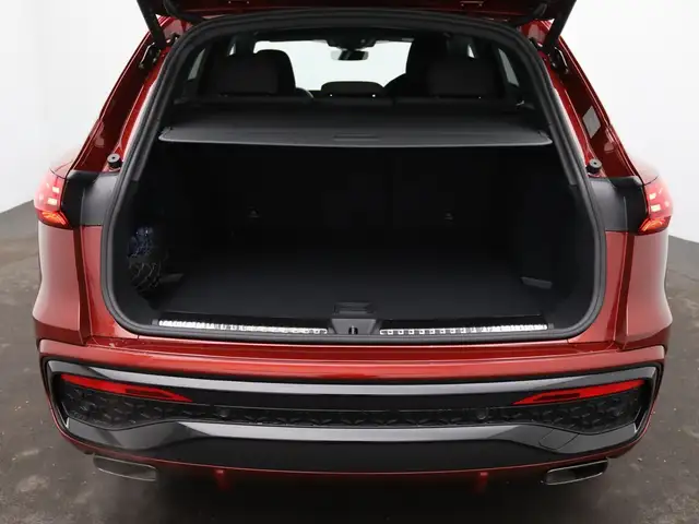 Audi Q5 view 8