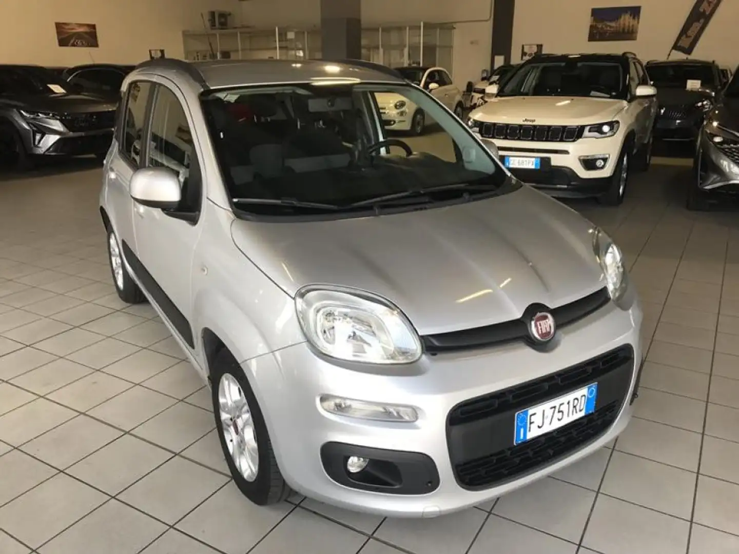 Fiat Panda 1.2 Lounge NEOPATENTATI Zilver - 1