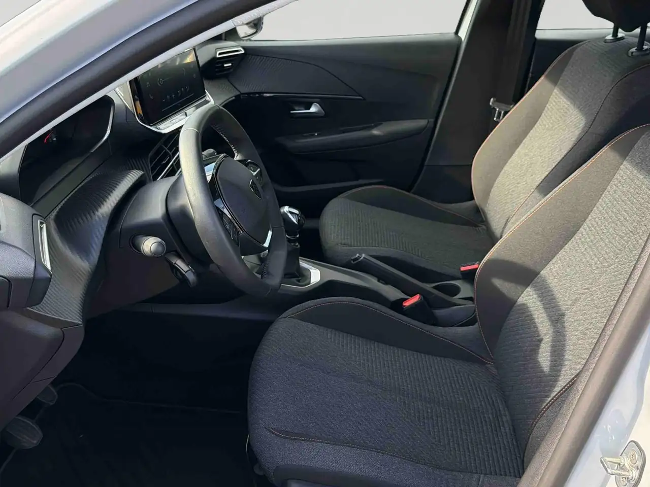 Peugeot 208 208 — photo 11