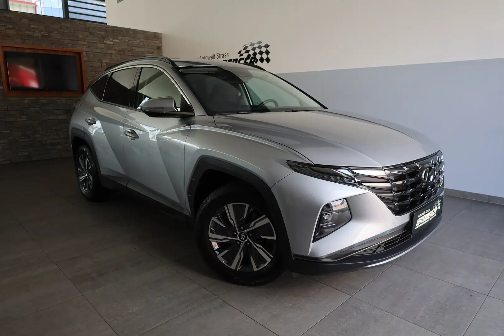 Hyundai TUCSON Tucson NX4 Smart Line 1,6 T-GDi 2WD Silber - 1