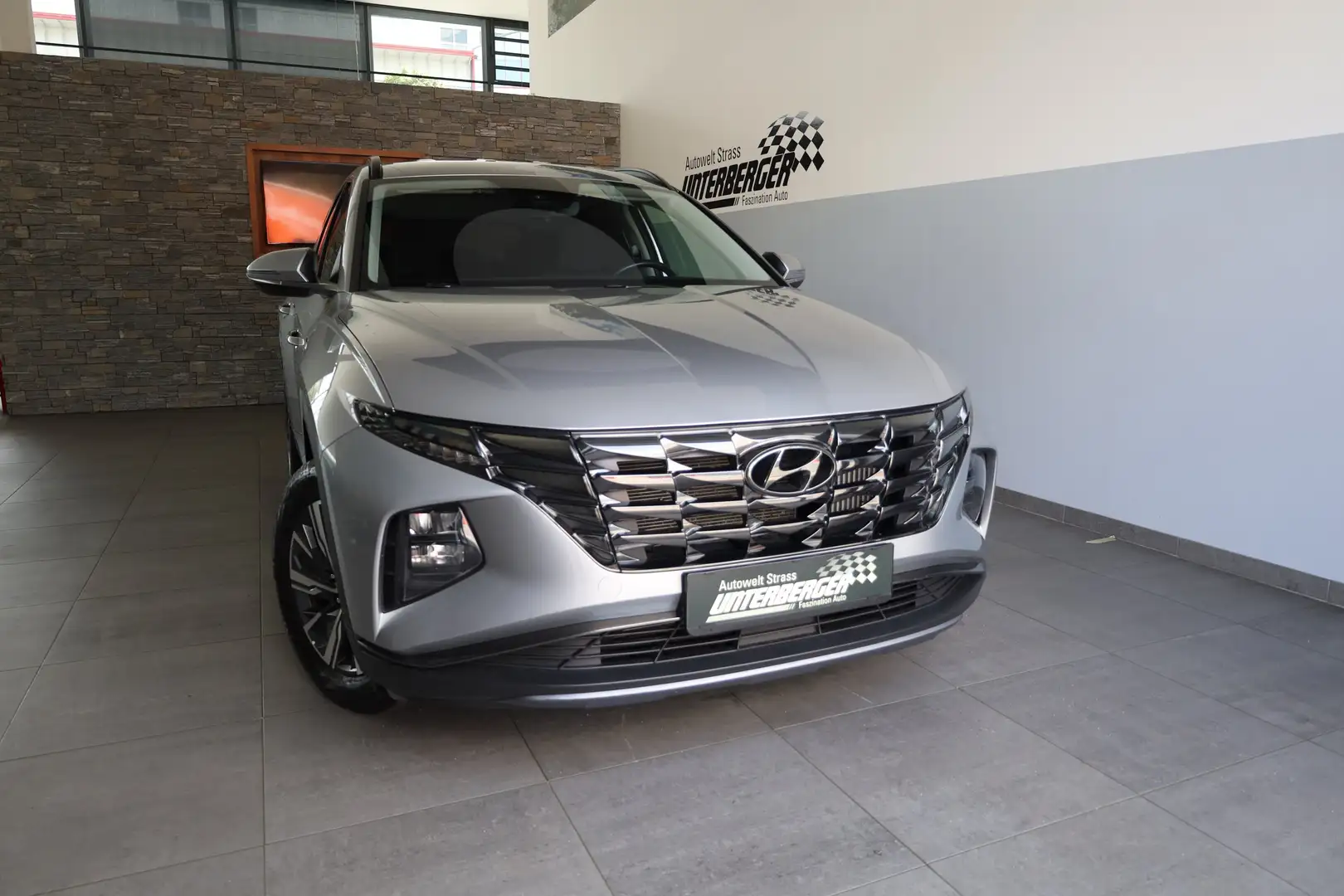 Hyundai TUCSON Tucson NX4 Smart Line 1,6 T-GDi 2WD Silber - 2