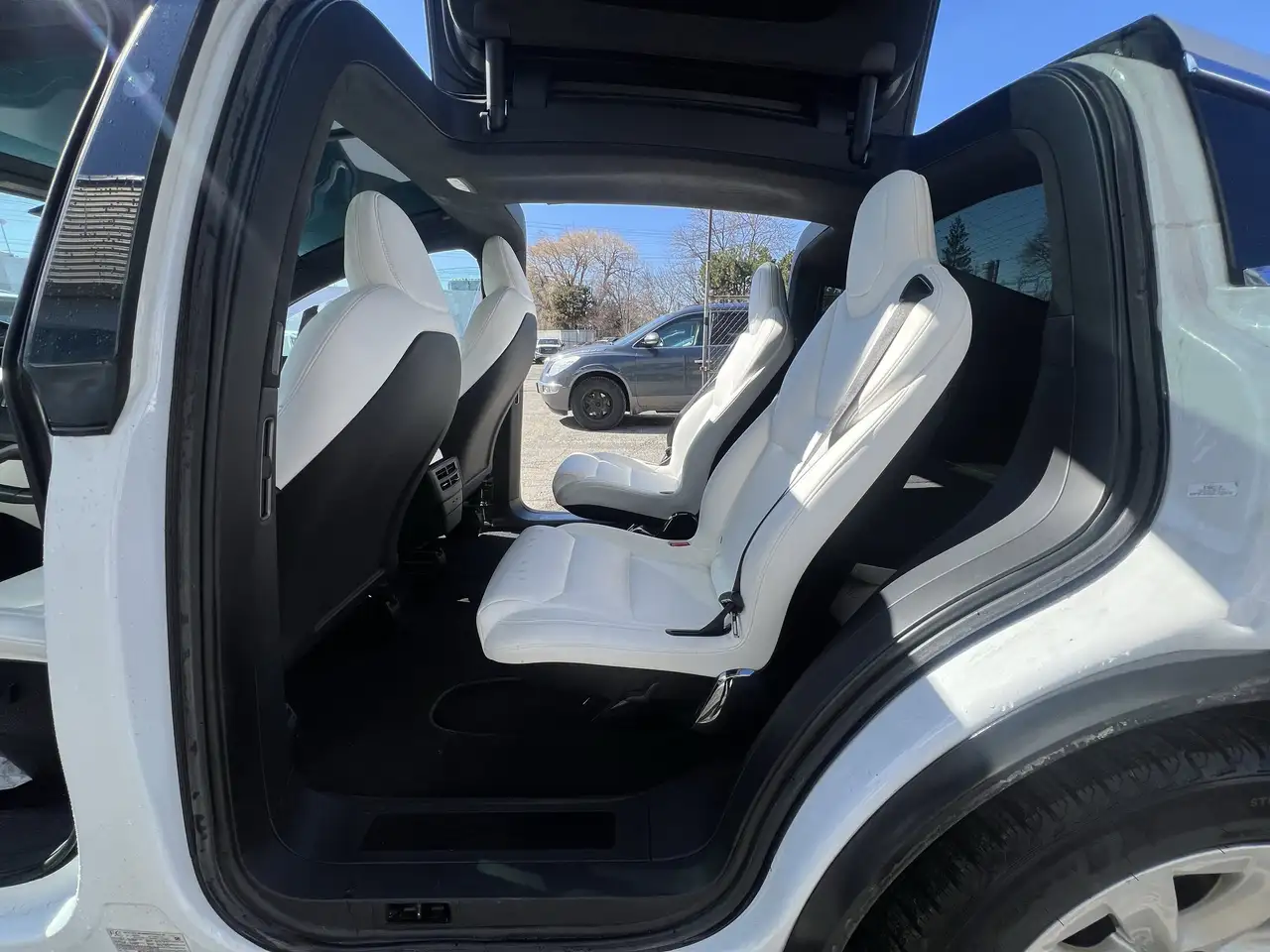 Tesla Model X снимка Tesla Model X