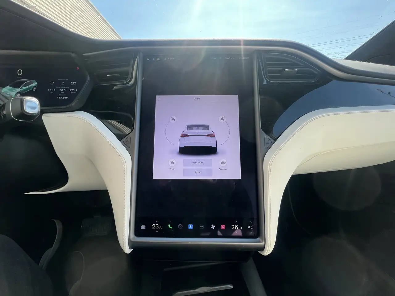 Tesla Model X снимка Tesla Model X