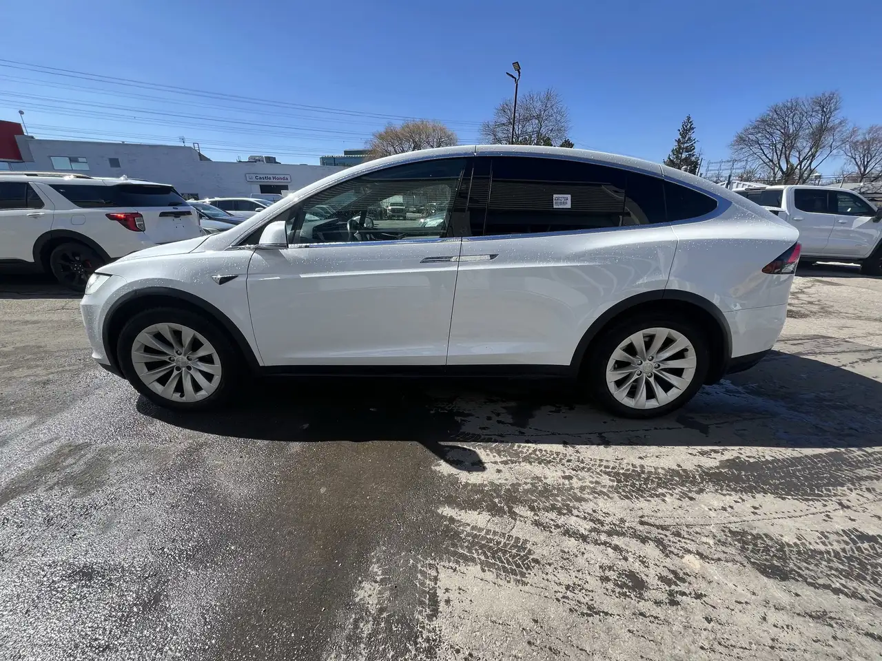 Tesla Model X снимка Tesla Model X