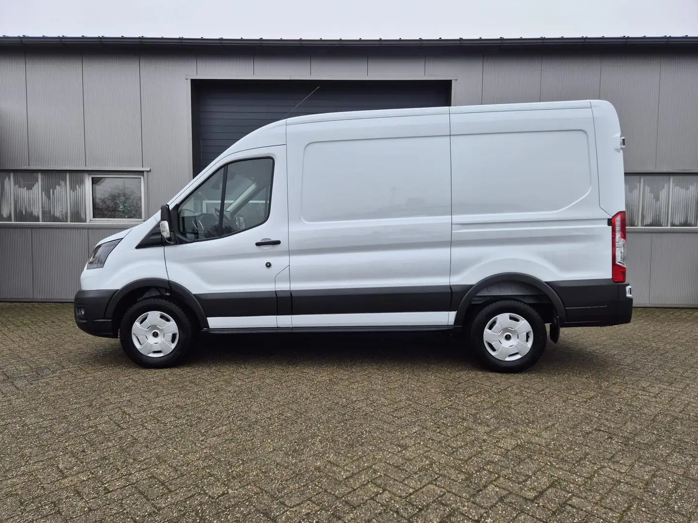 Ford Transit L2H2 2.0 EcoBlue 165PS Trend Heckantrieb 3,5t 2... Weiß - 2