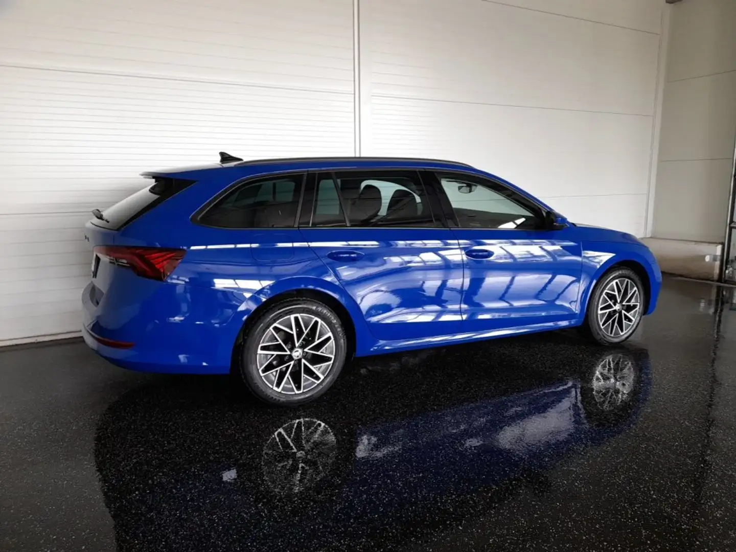 Skoda Octavia 2,0 TDI DSG *MATRIX-LED / 17 ZOLL / VIRTUELL / NAVI / AHV / ACC / SPORT MASSAGESITZ / KEYLESS / 3-ZONEN KLIMA* Blau - 2