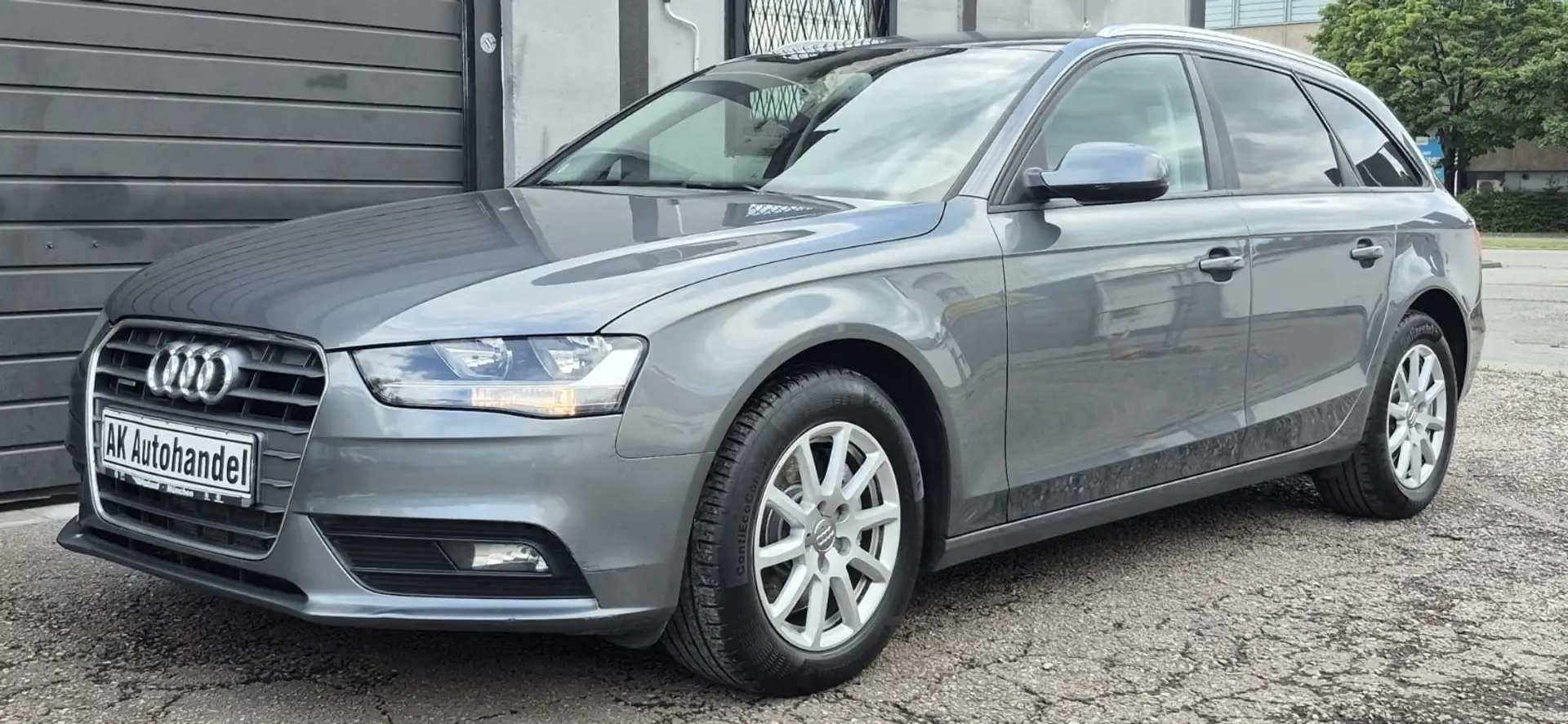 Audi A4 Avant Attraction quattro Navi Tempomat Gris - 1