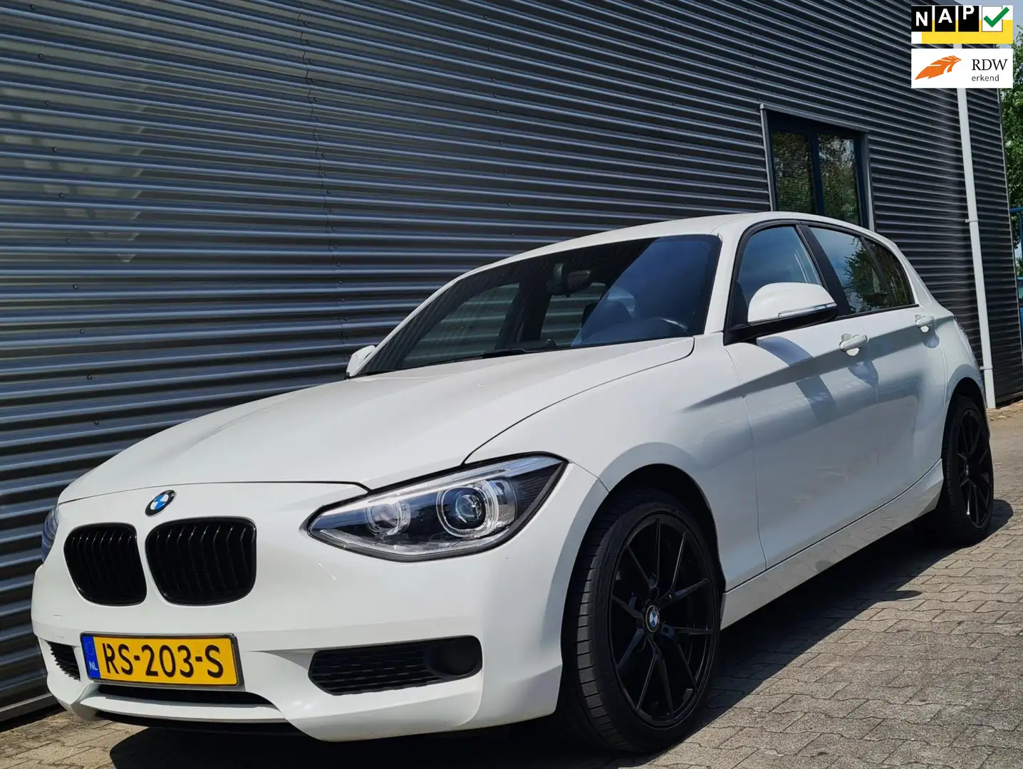 BMW 114 1-serie 114i EDE 07-2014 Alpinweiss III Wit - 1