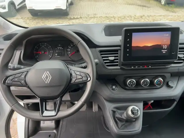 Renault Trafic view 12