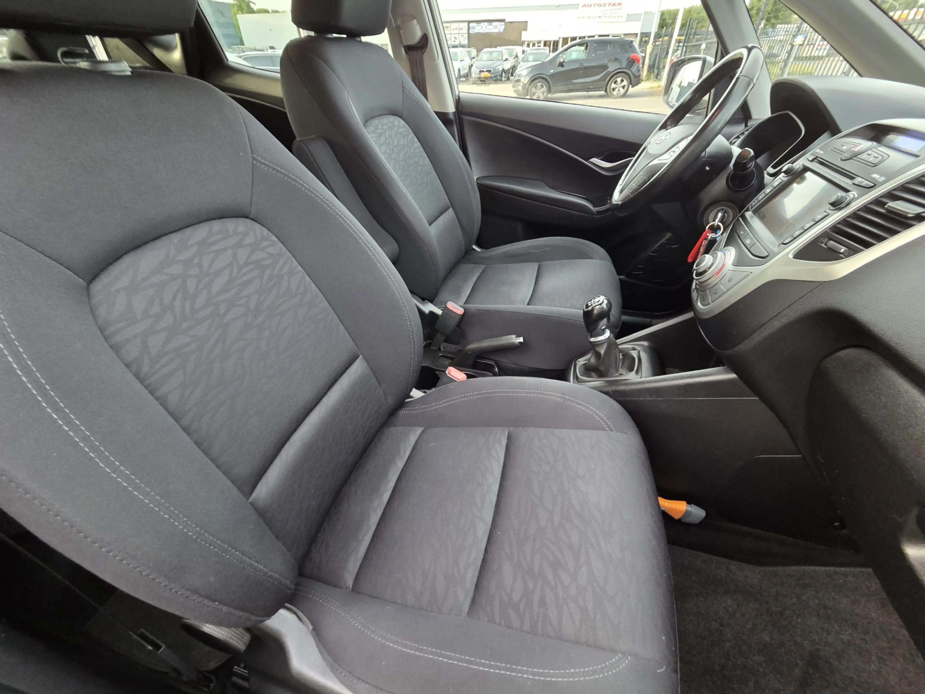 Hyundai iX20 1.4i Go!/CAMERA/CRUIS CONT/TRKHAK/NAVI — photo 12