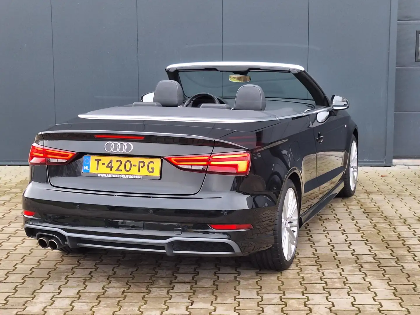 Audi A3 Cabriolet 1.5 TFSI CoD S-Line 150 PK Cabrio - Appl Zwart - 2