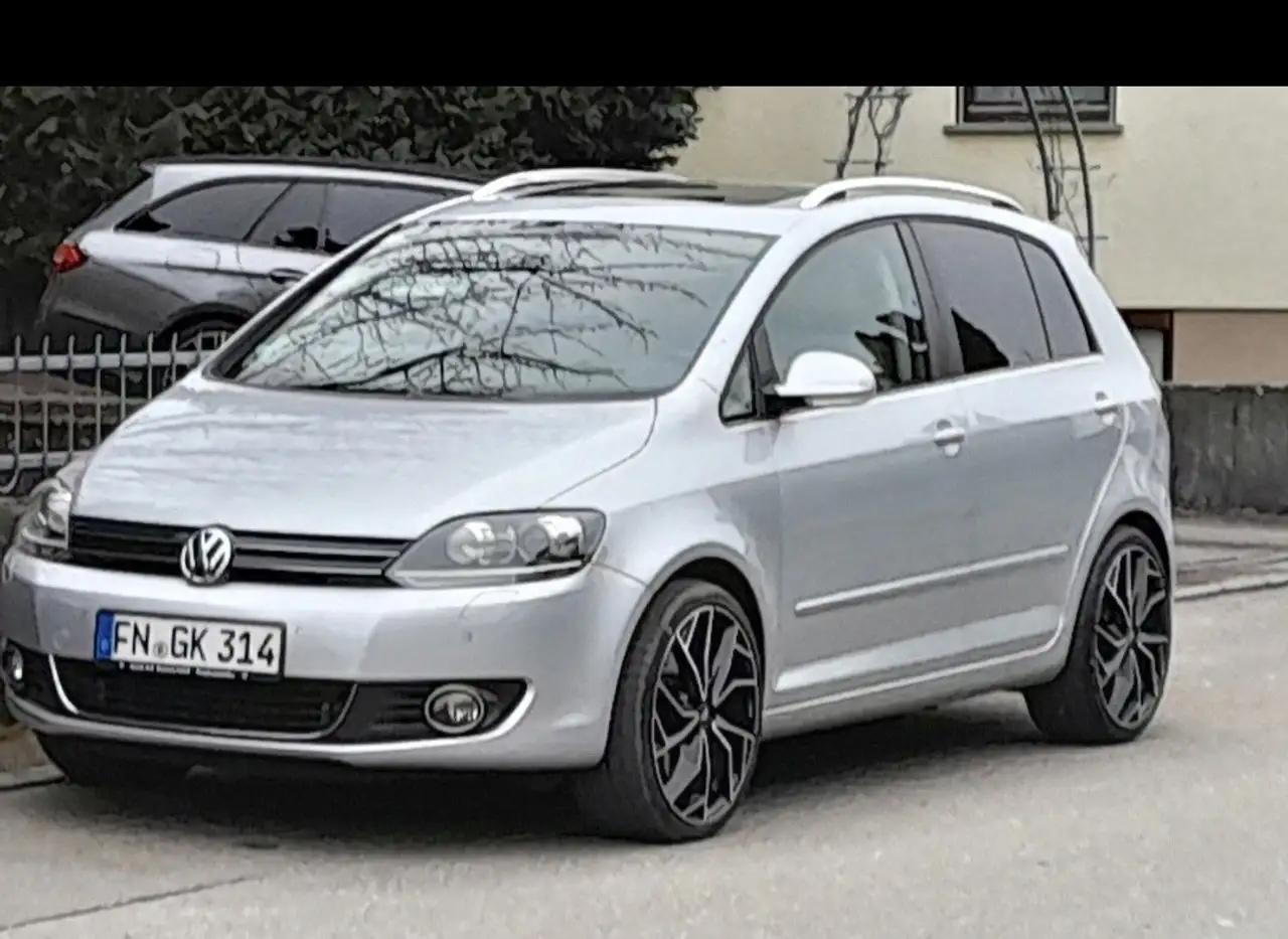 Volkswagen Golf Plus Highline — photo 1 of 15