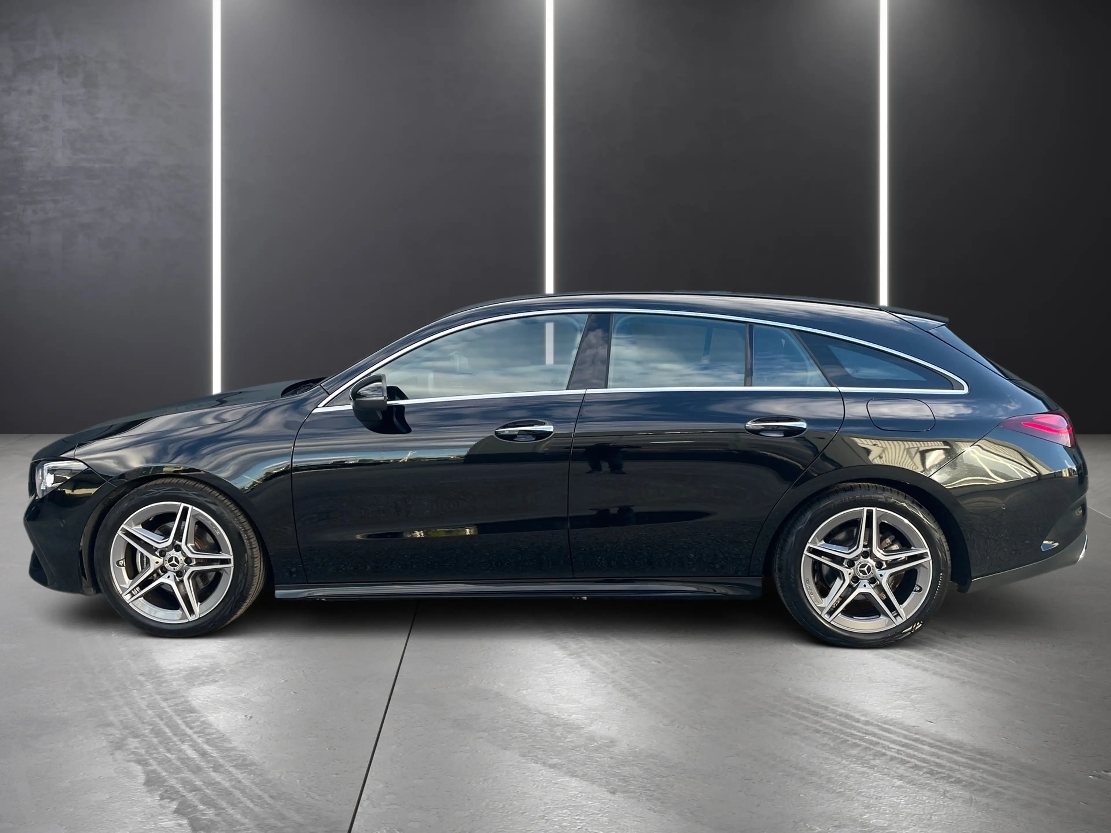 Mercedes-Benz CLA 180 SB AMG Line — photo 3