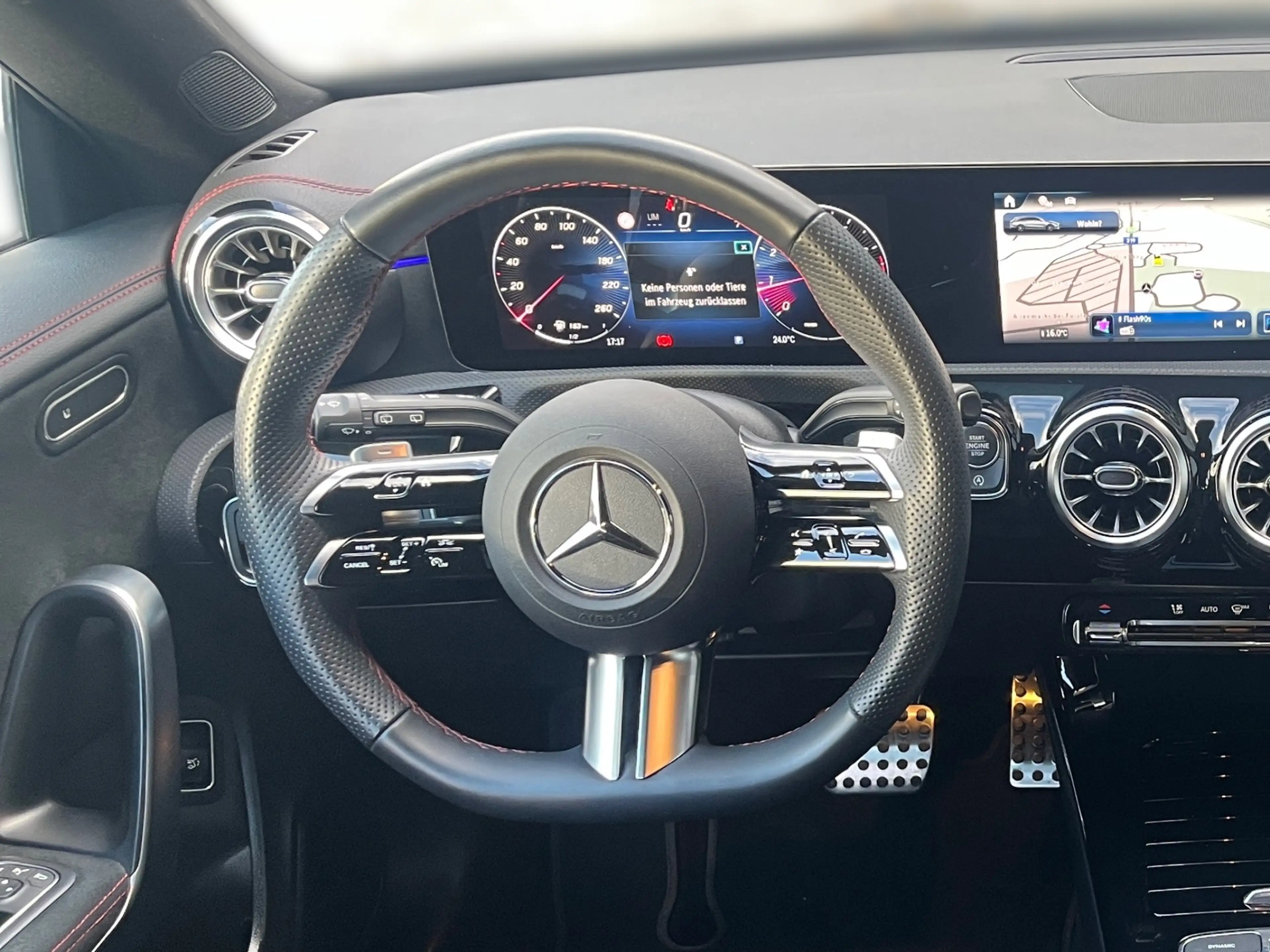Mercedes-Benz CLA 180 SB AMG Line — photo 9