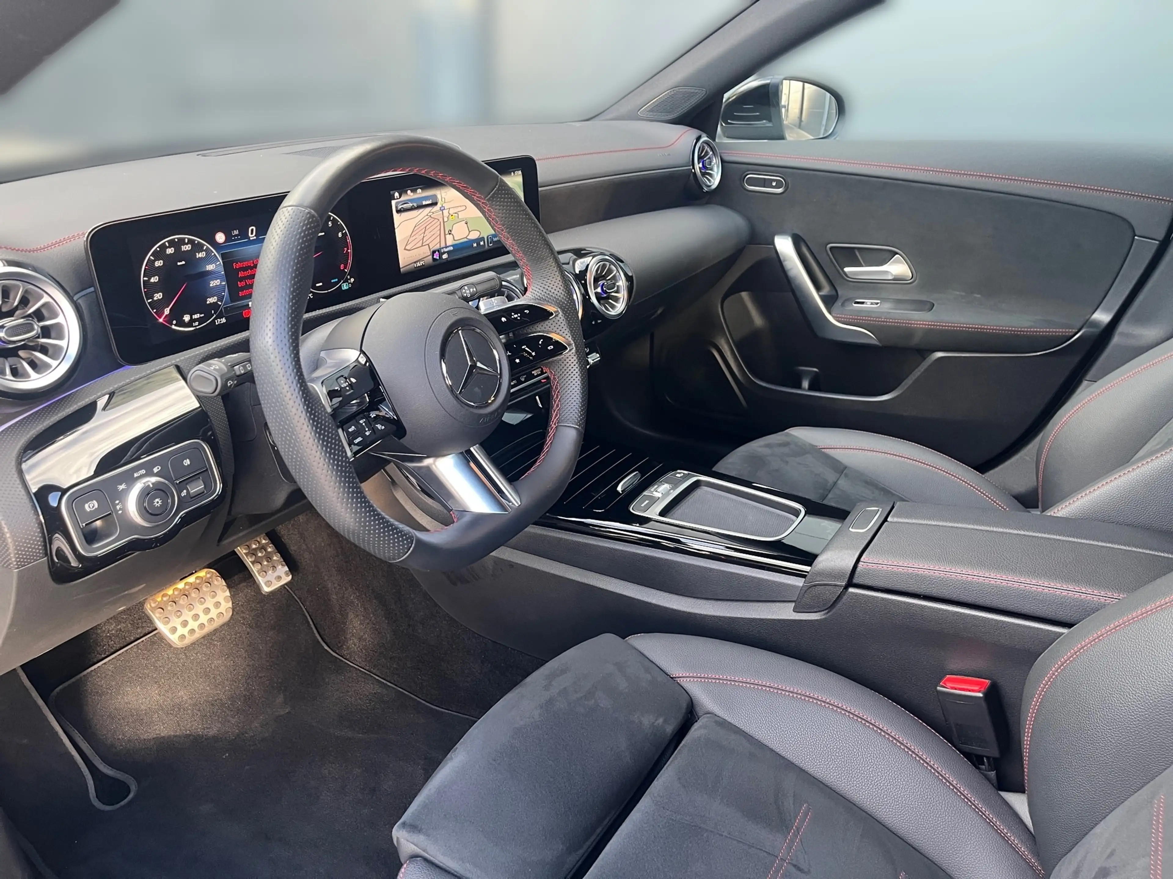 Mercedes-Benz CLA 180 SB AMG Line — photo 8