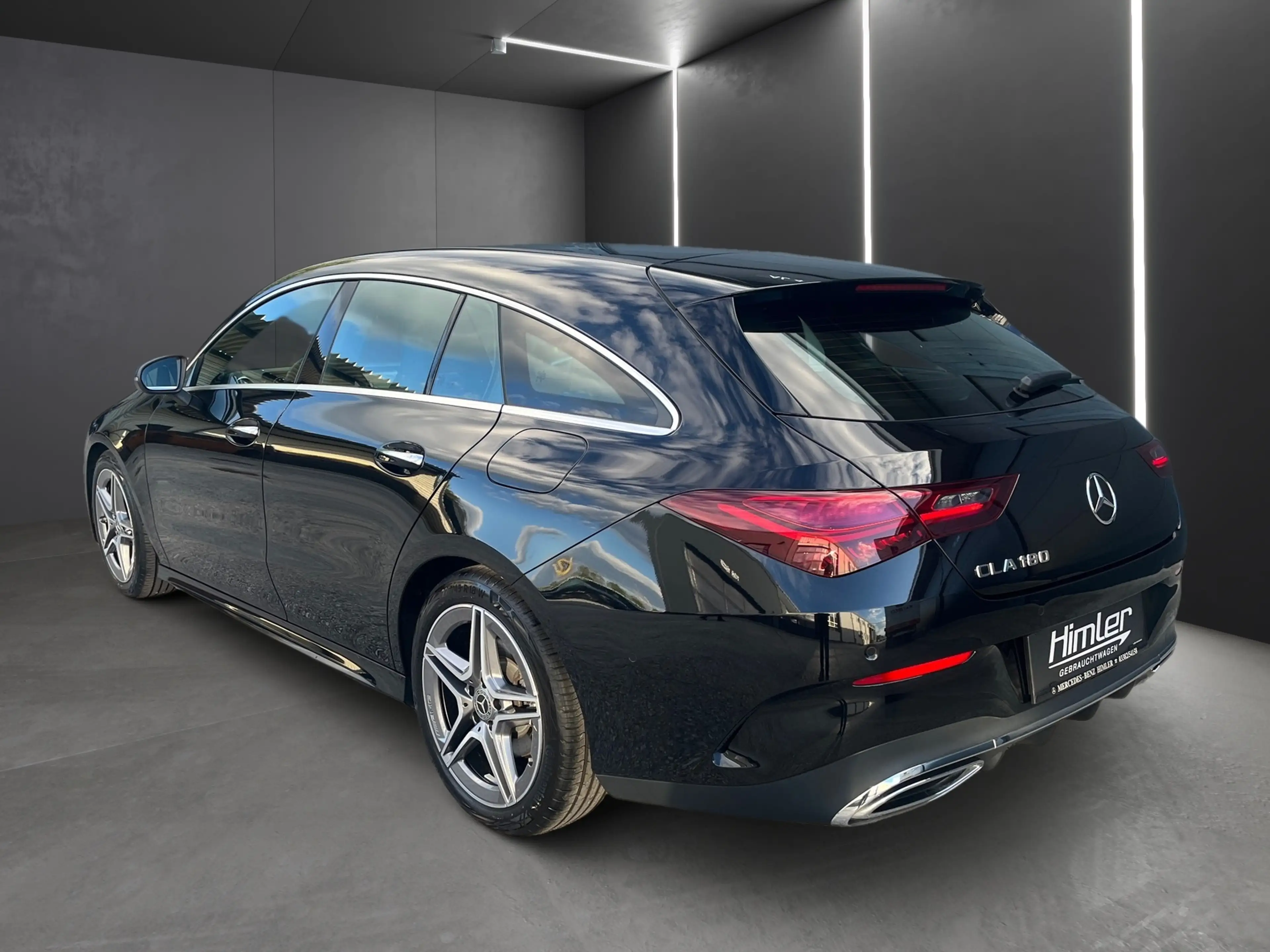 Mercedes-Benz CLA 180 SB AMG Line — photo 2