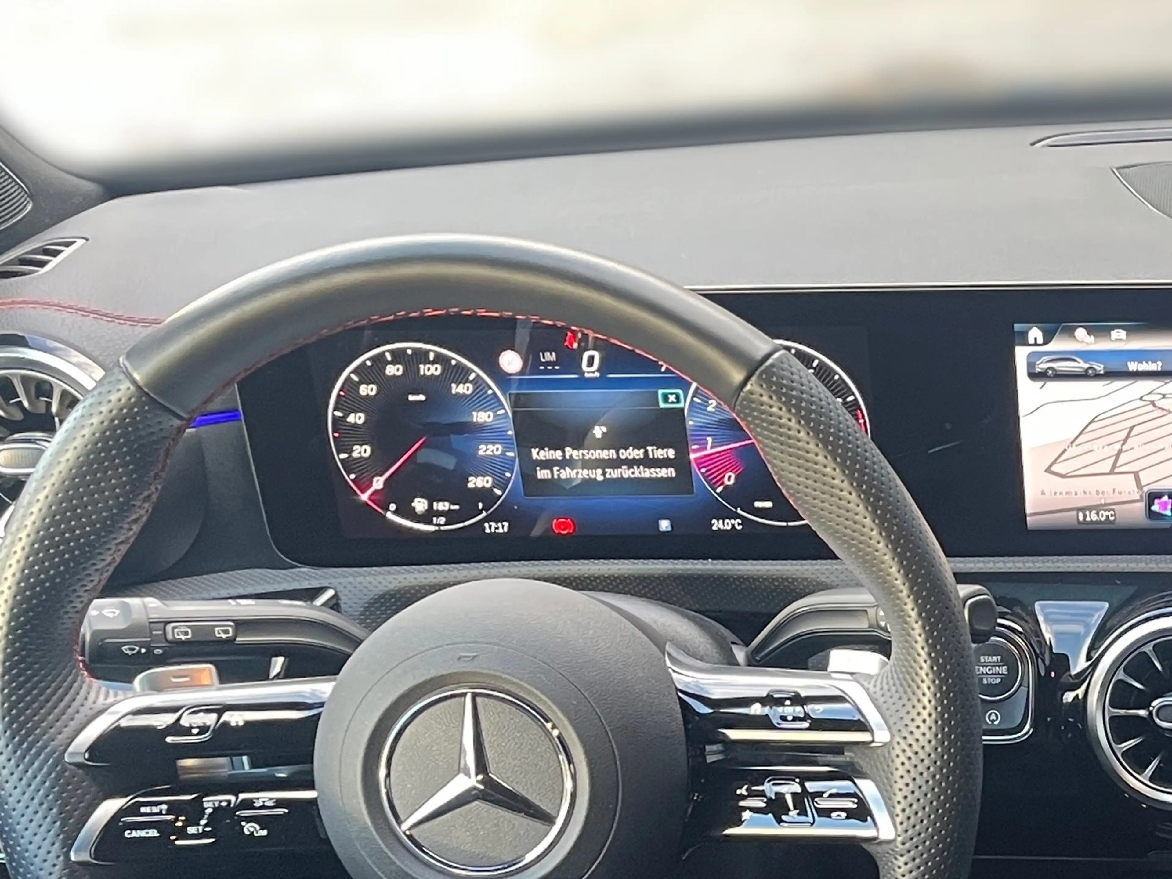 Mercedes-Benz CLA 180 SB AMG Line — photo 10