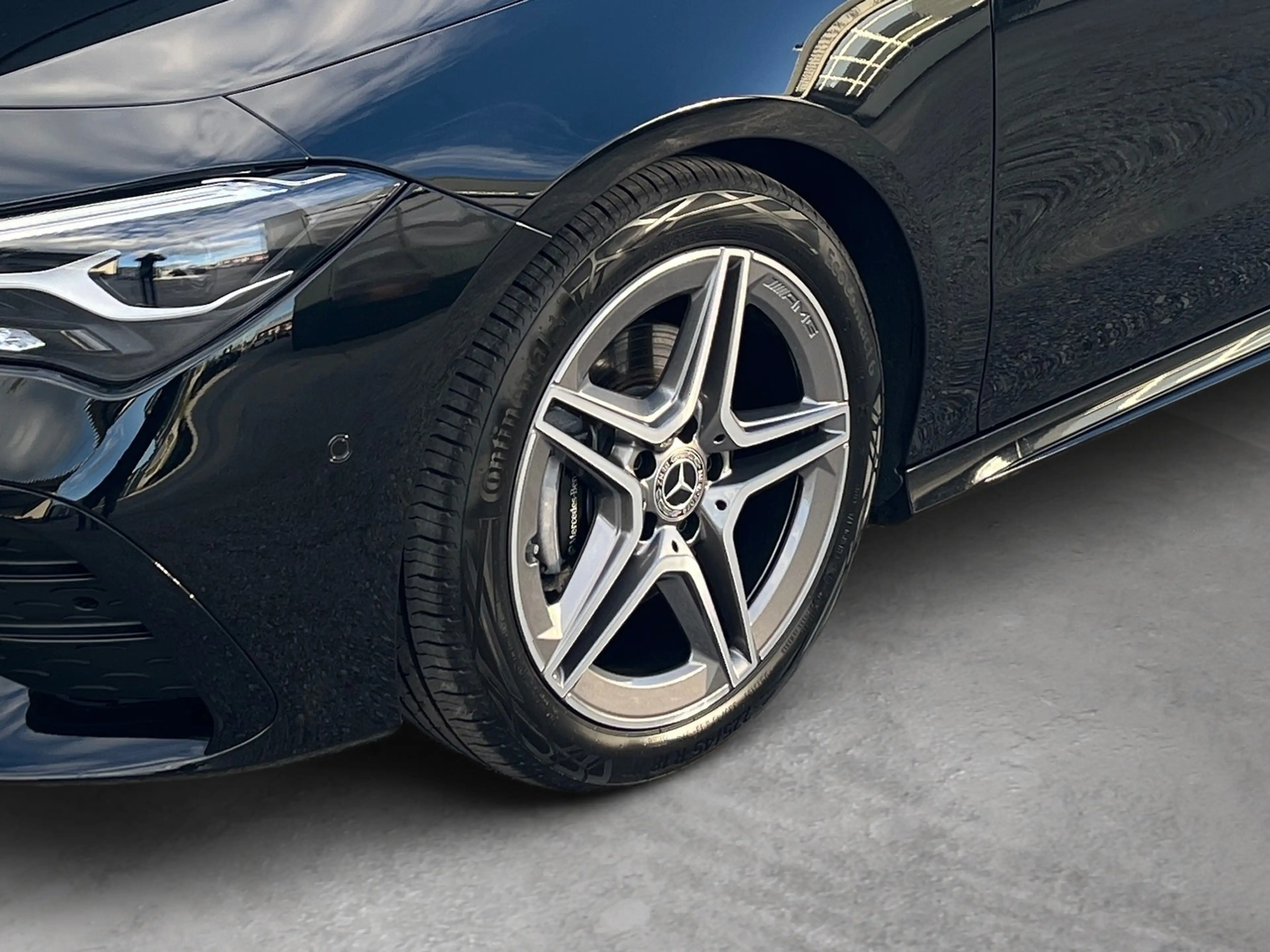 Mercedes-Benz CLA 180 SB AMG Line — photo 5