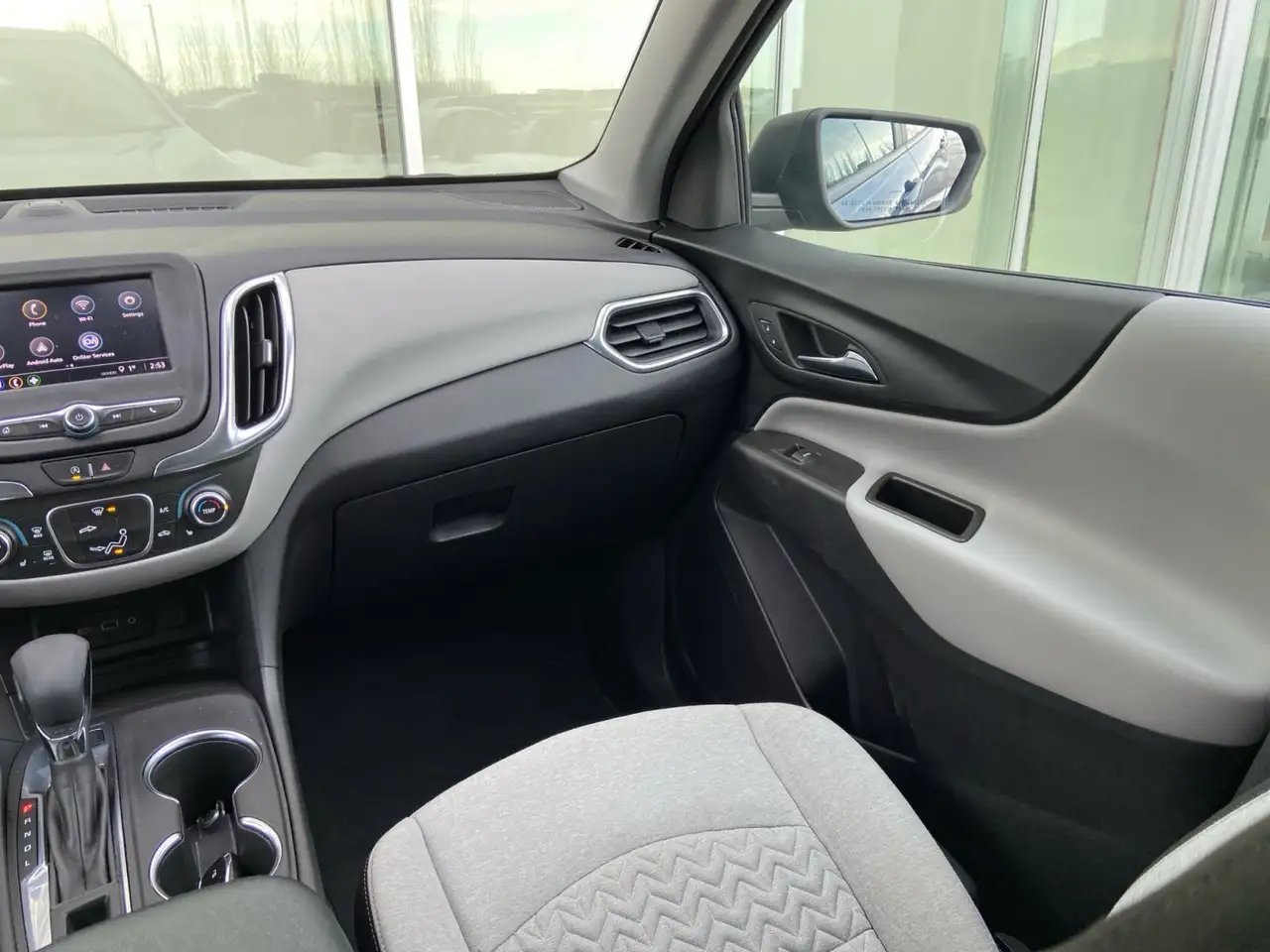 Chevrolet Equinox снимка Chevrolet Equinox