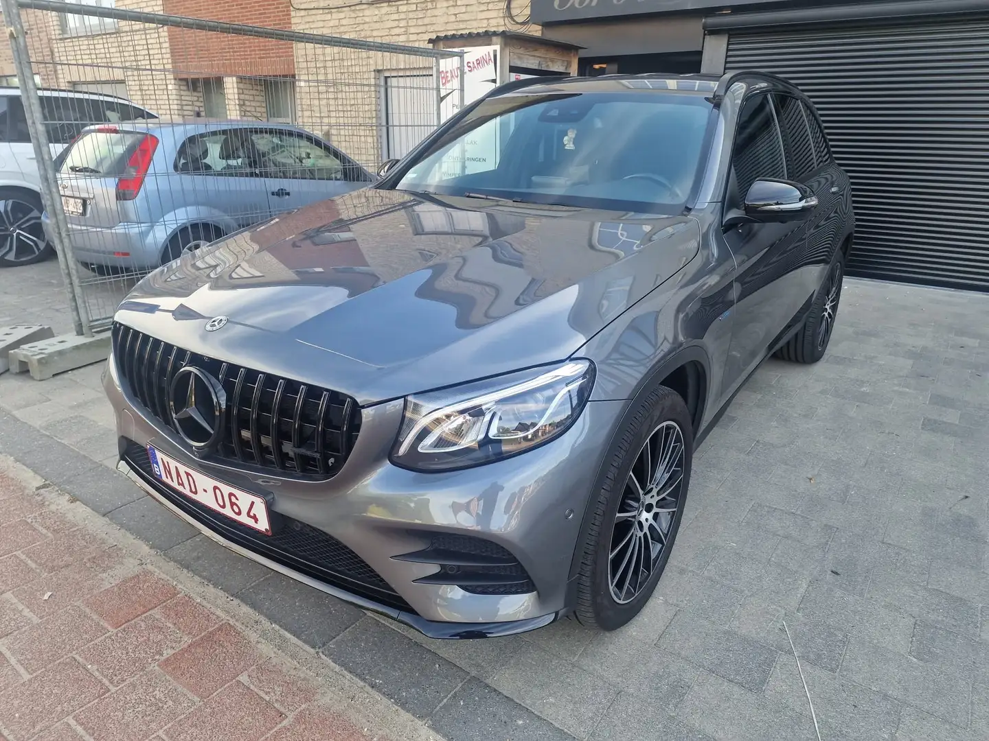 Mercedes-Benz GLC 350 GLC 350 e 4Matic 7G-TRONICAMG Line Grijs - 1