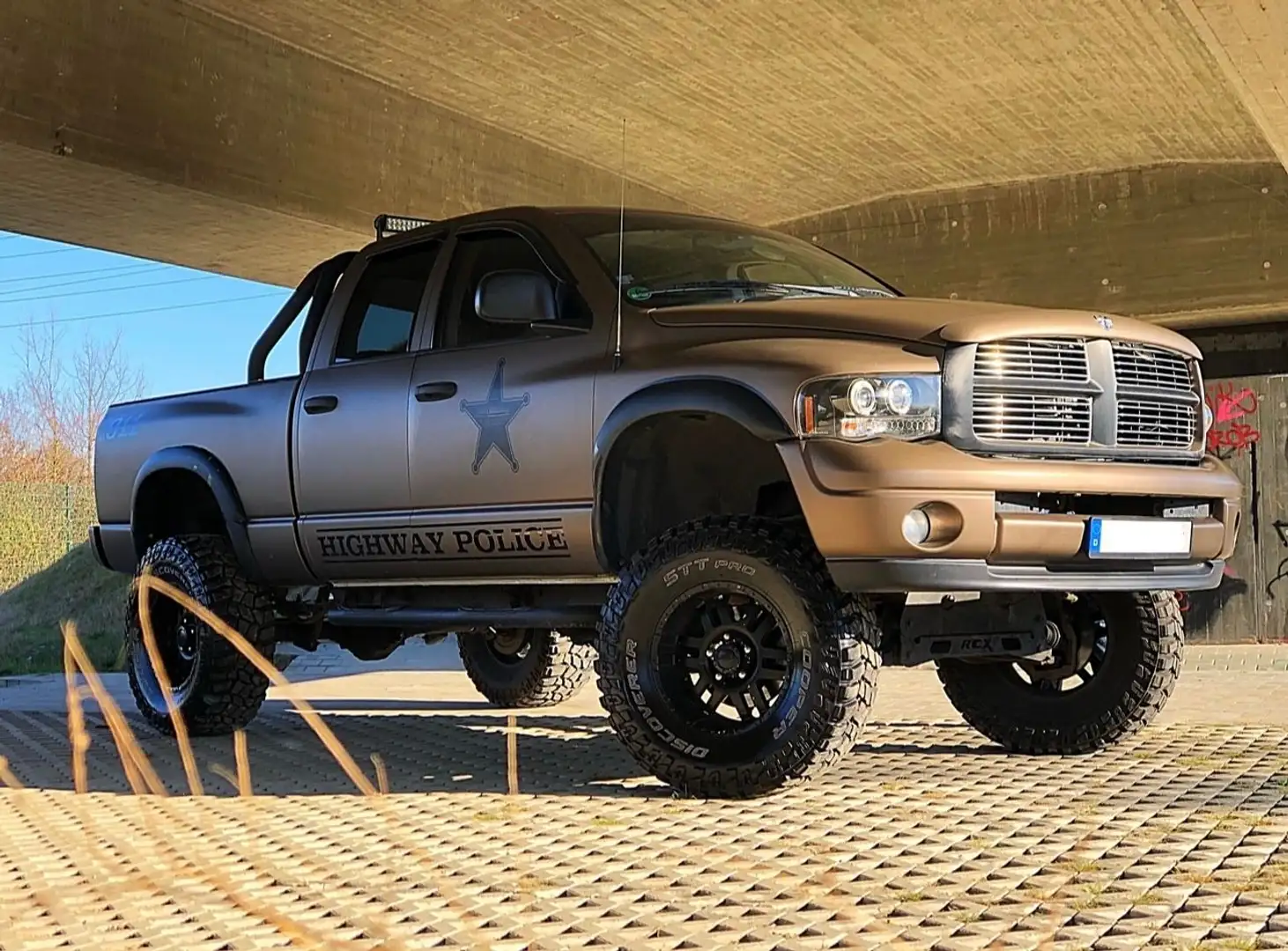 Dodge RAM 5,7 V8 RCX BigFoot 4x4 offroad XXL Tausch Mö Stříbrná - 2