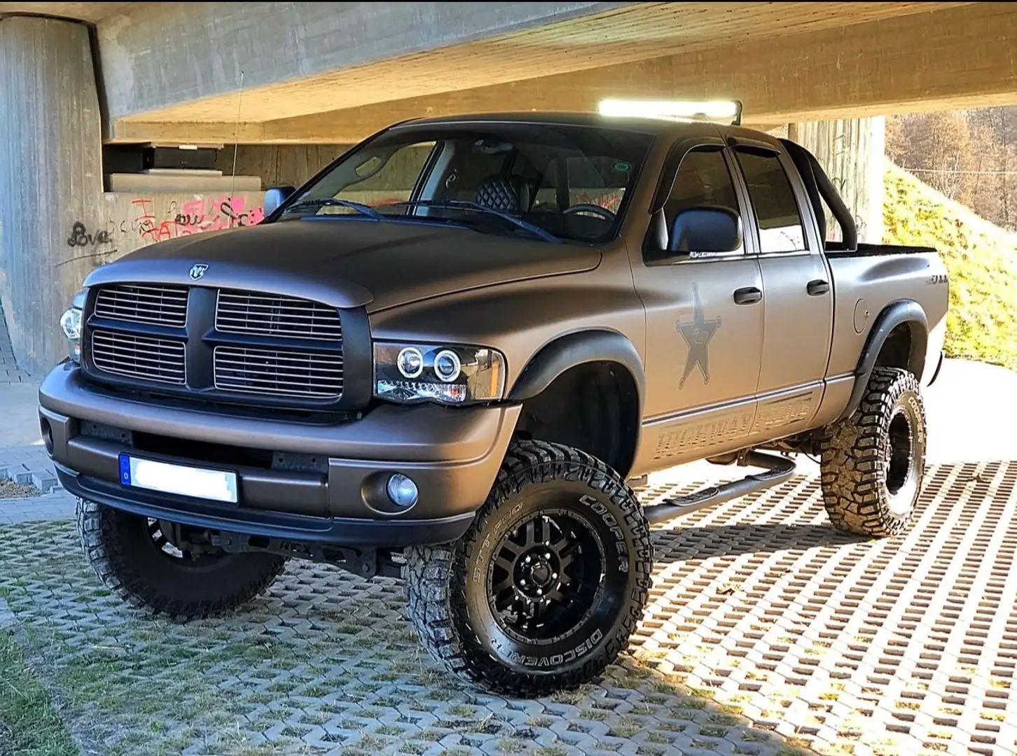 Dodge RAM 5,7 V8 RCX BigFoot 4x4 offroad XXL Tausch Mö Stříbrná - 1