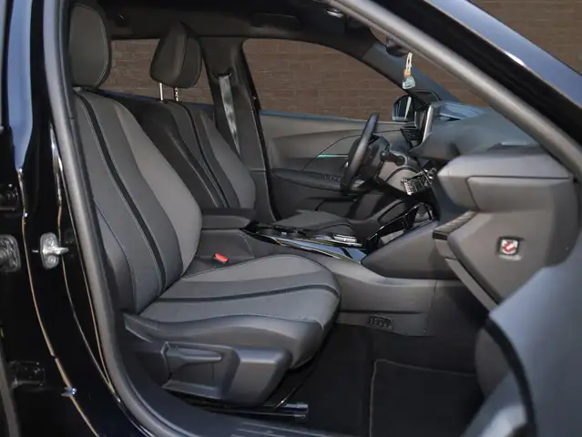 Peugeot E-2008 view 8