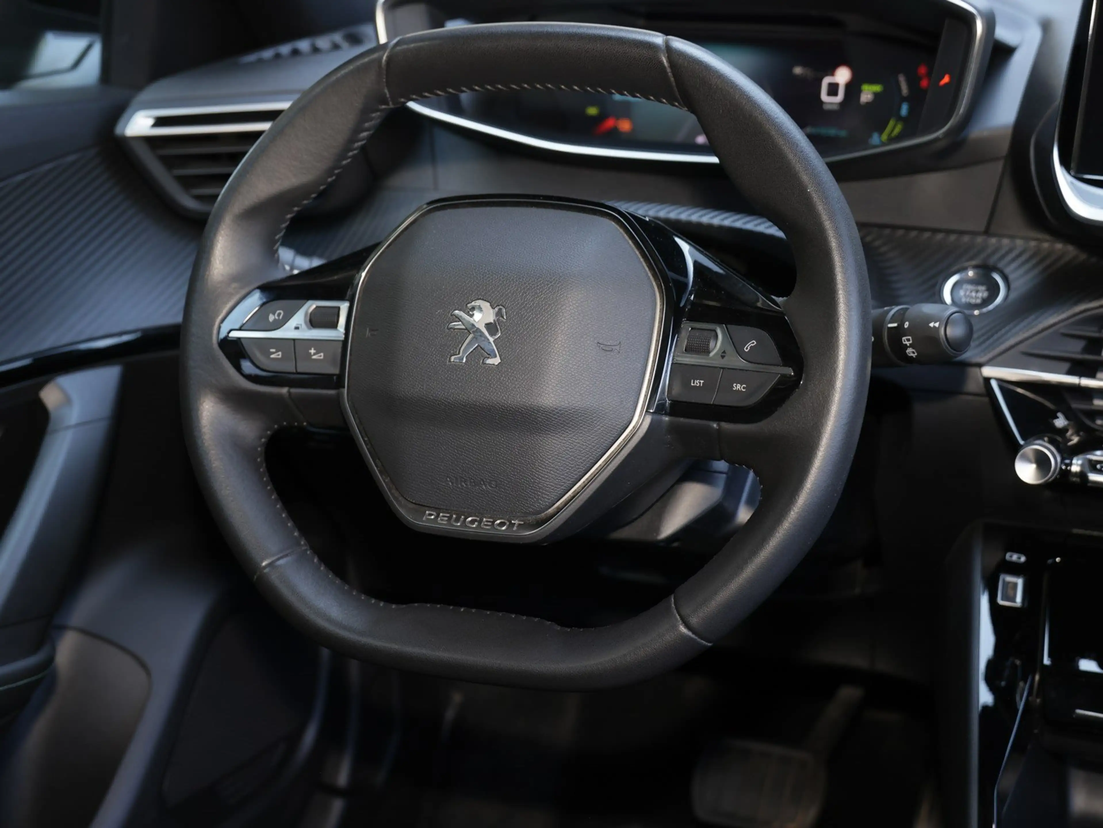Peugeot e-2008 Allure Pack — photo 11