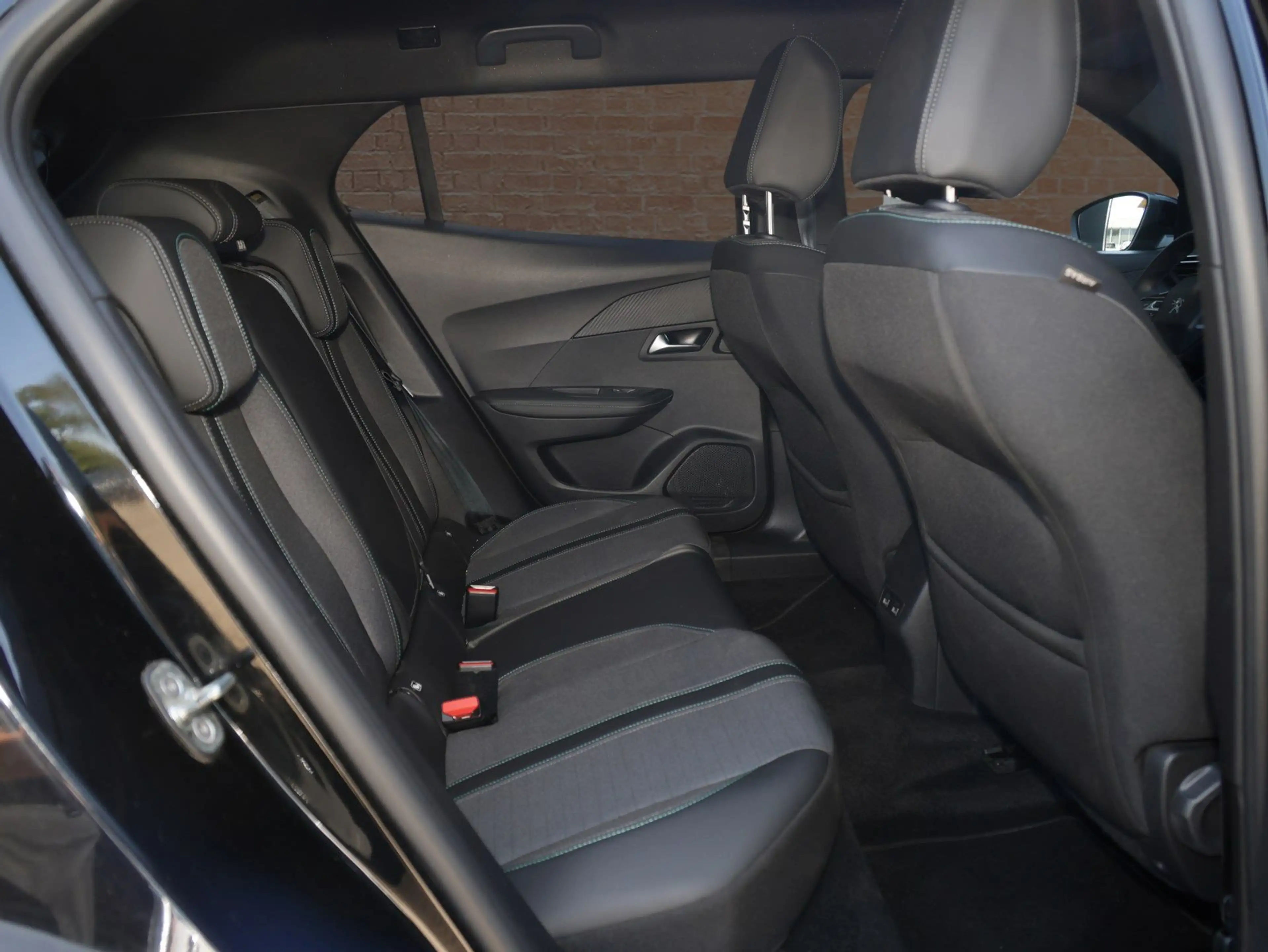 Peugeot e-2008 Allure Pack — photo 9
