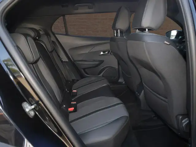 Peugeot E-2008 view 9